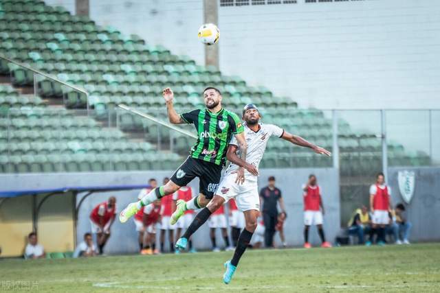 相当炸裂！44岁的小罗就要当爷爷了！